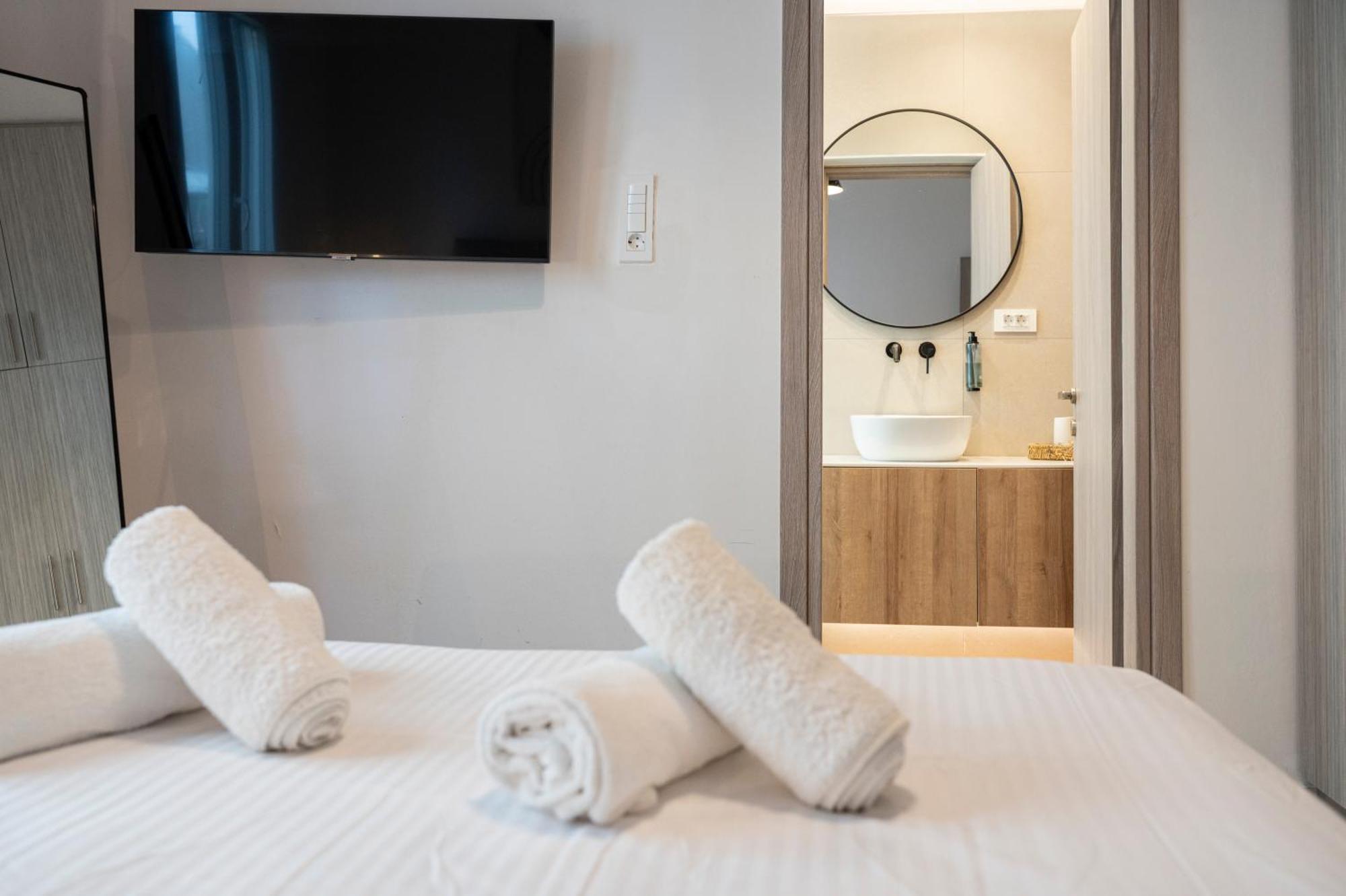 Spacious & Luxe 3Br Downtown 1Min To Beach Città di Kos Esterno foto